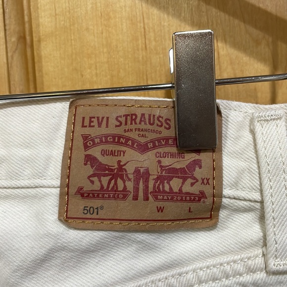 Levi’s cream jeans butterflies w24 L28 - Picture 7 of 16